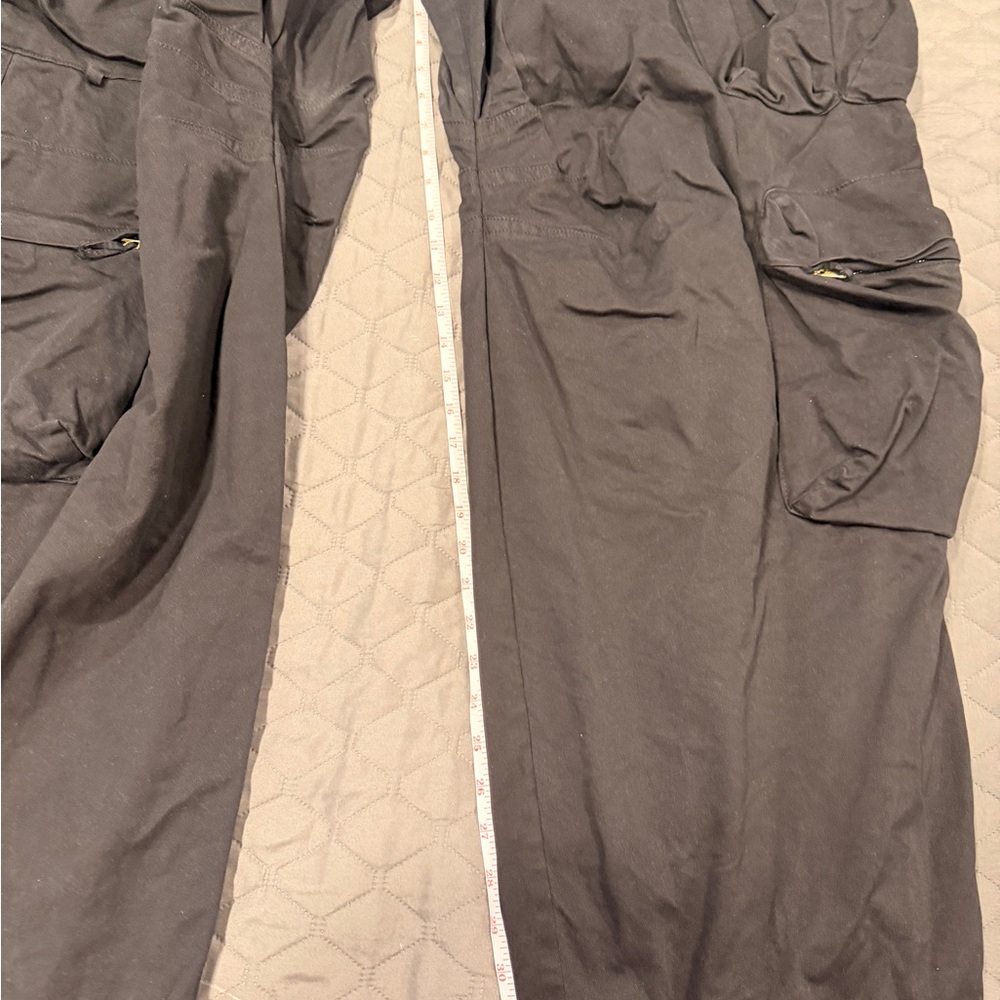 Good American Twill Cargo - Picture 3 of 6